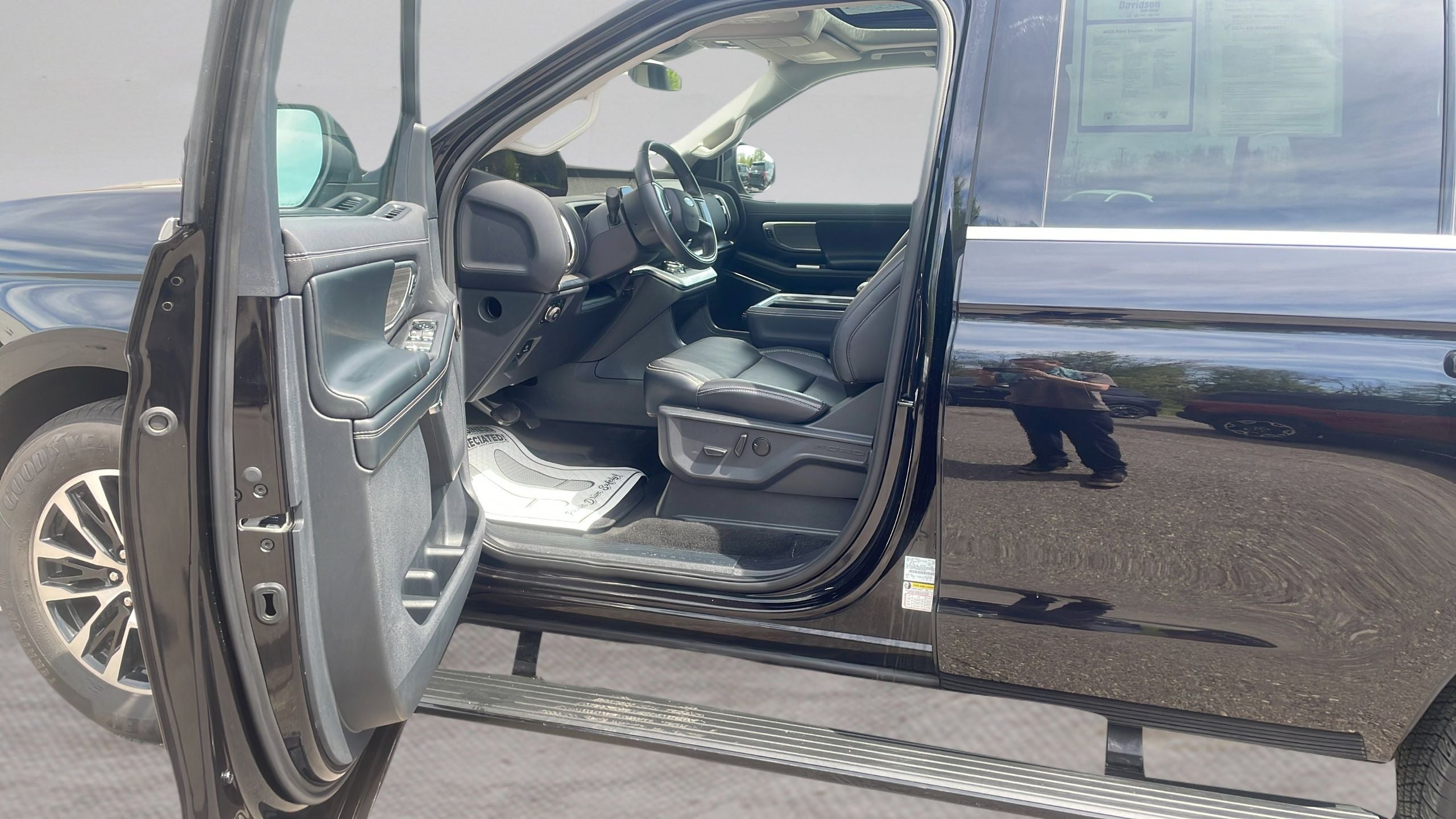 2025 Ford Expedition Platinum