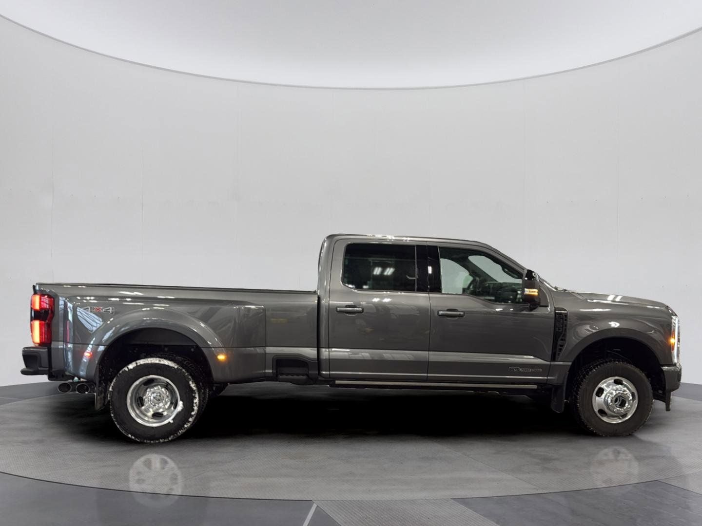2025 Ford F-350SD Platinum DRW