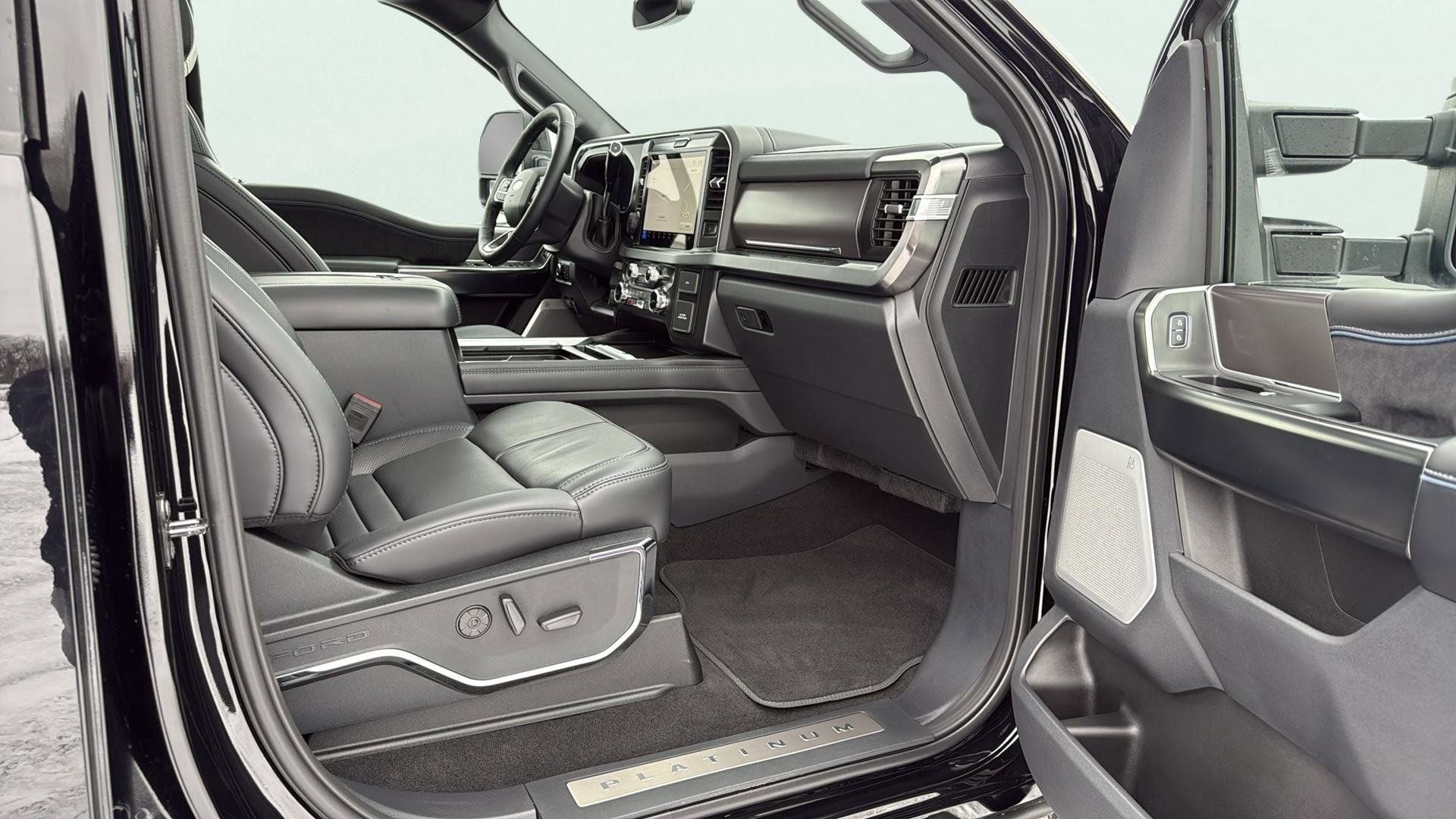 2026 Ford F-450SD Platinum DRW