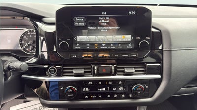 2024 Nissan Pathfinder SL