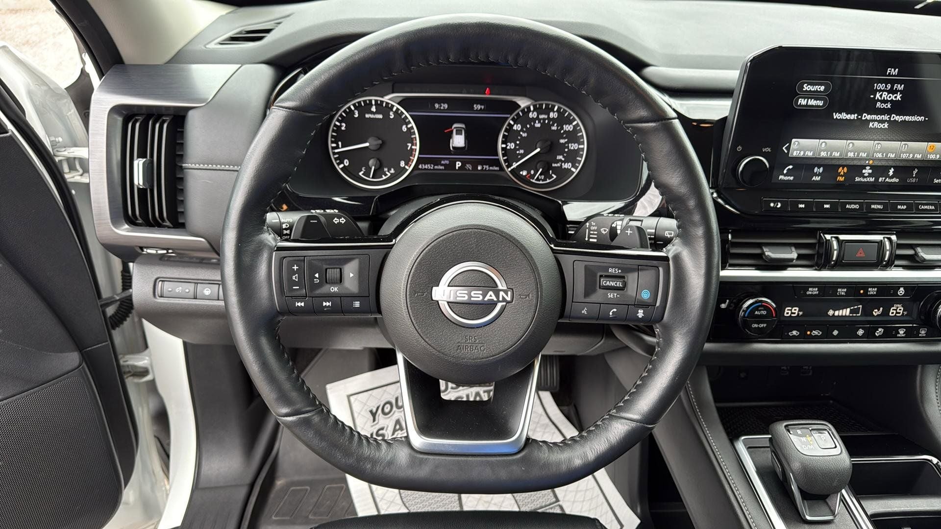 2024 Nissan Pathfinder SL