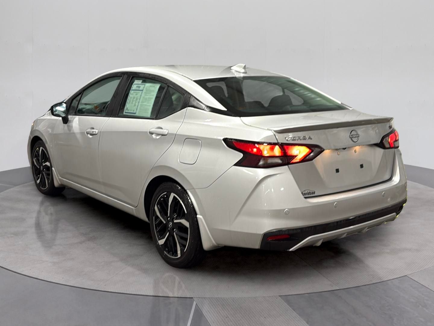 2025 Nissan Versa 1.6 SR