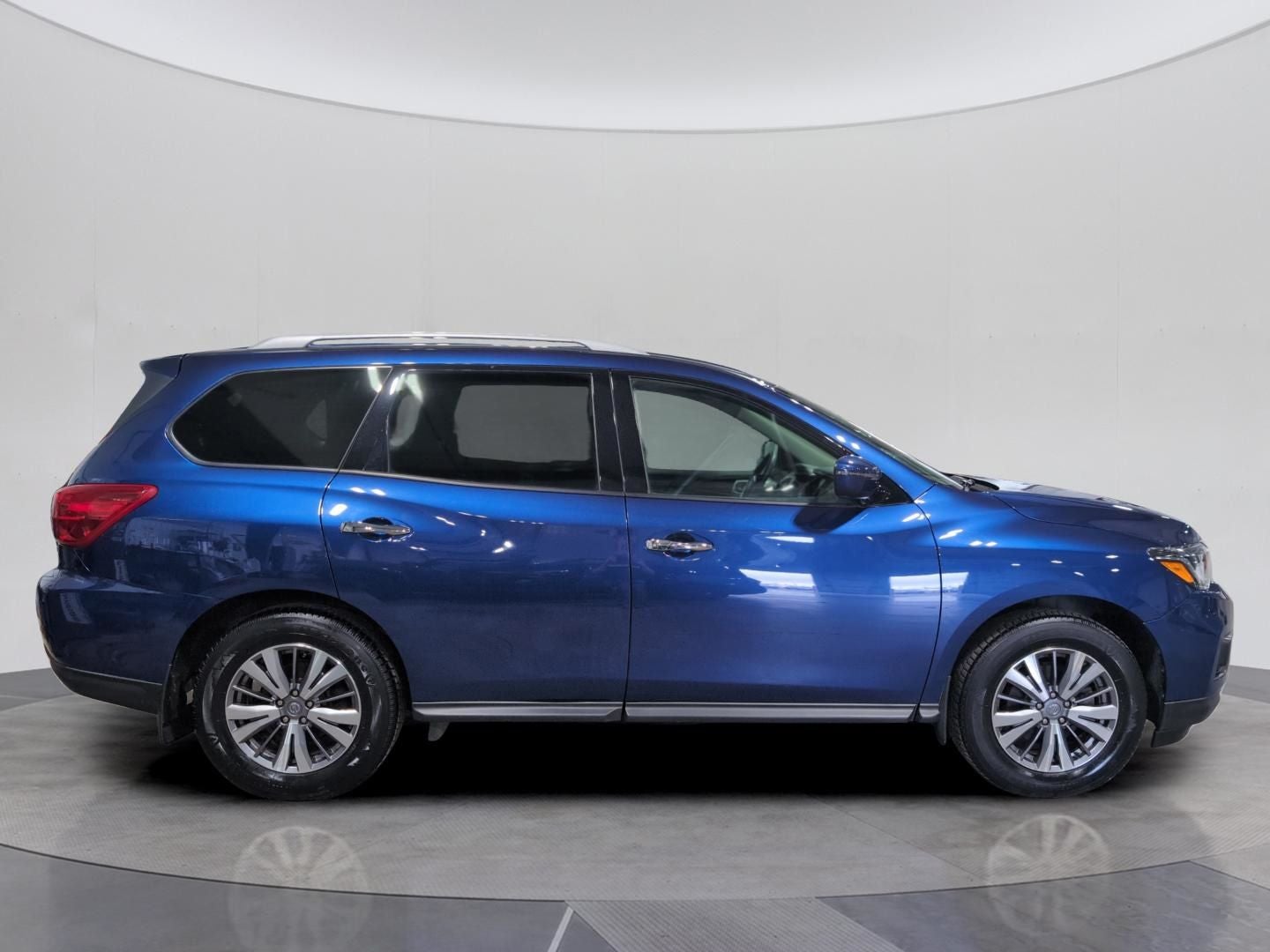 2020 Nissan Pathfinder S