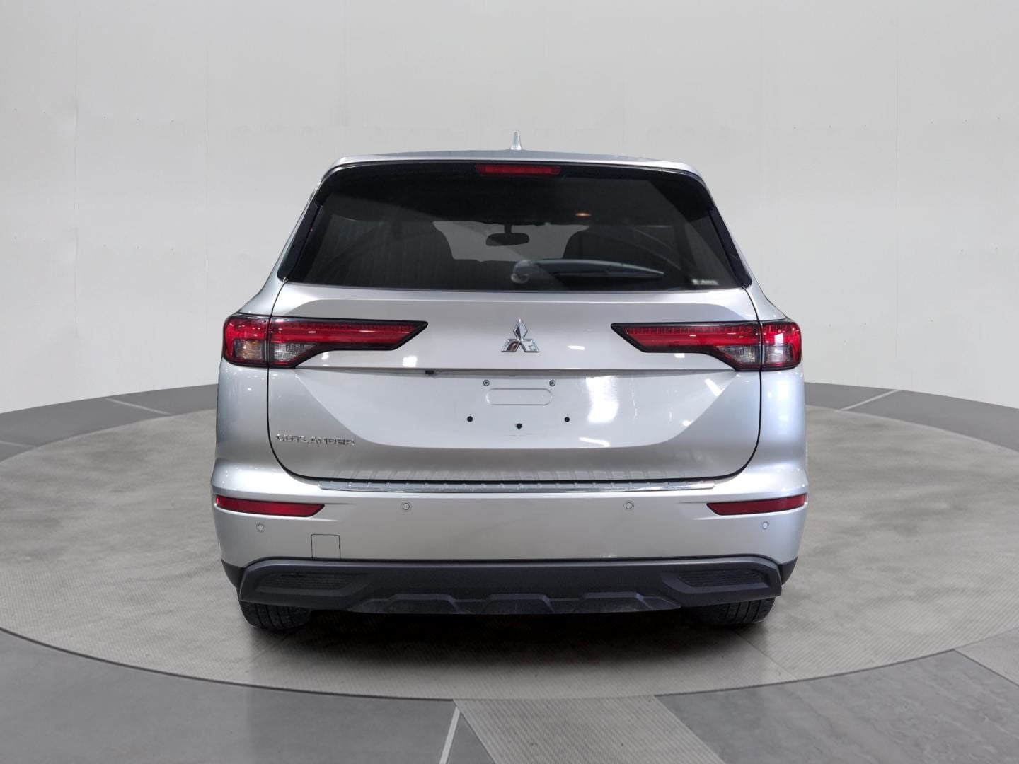 2022 Mitsubishi Outlander ES