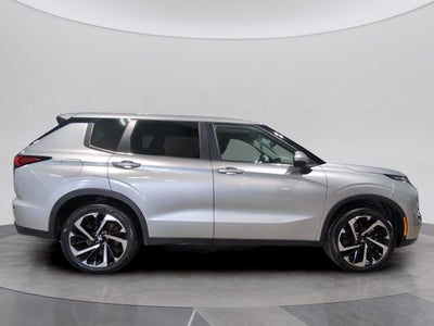 2022 Mitsubishi Outlander ES