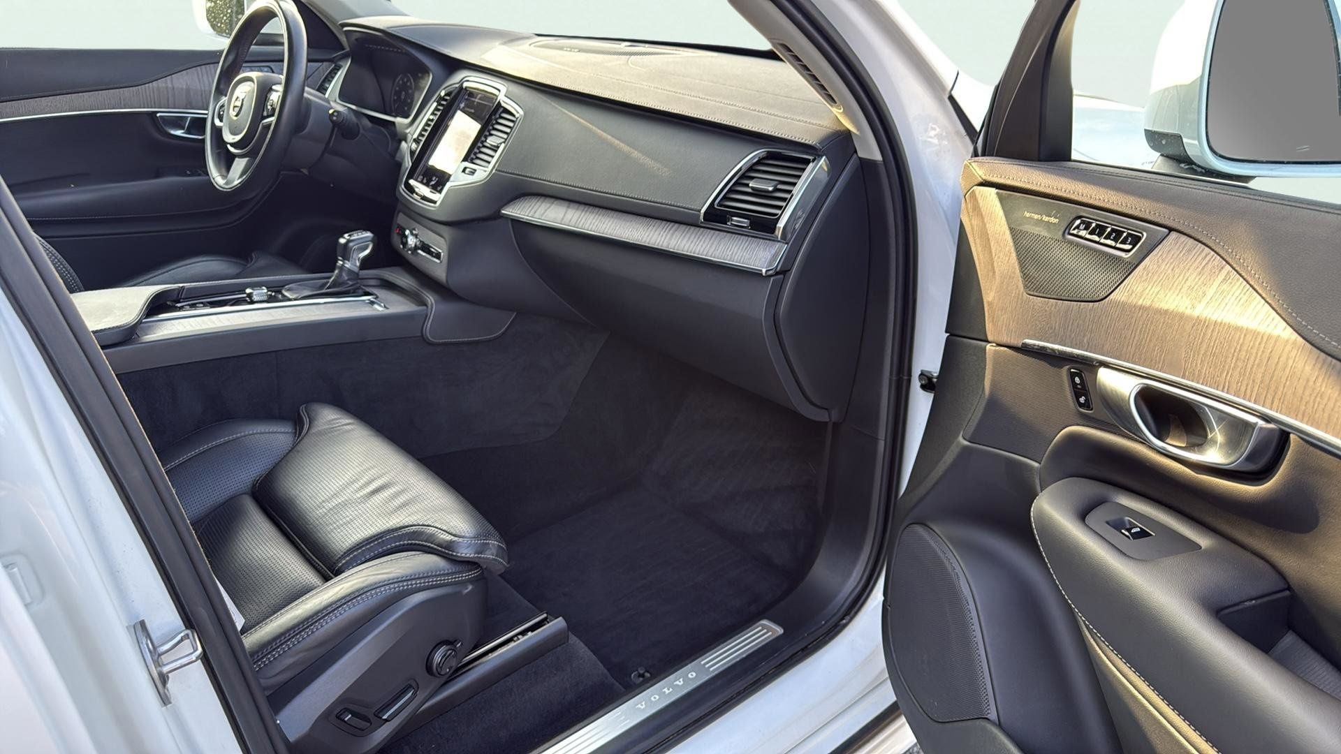 2022 Volvo XC90 T6 Inscription