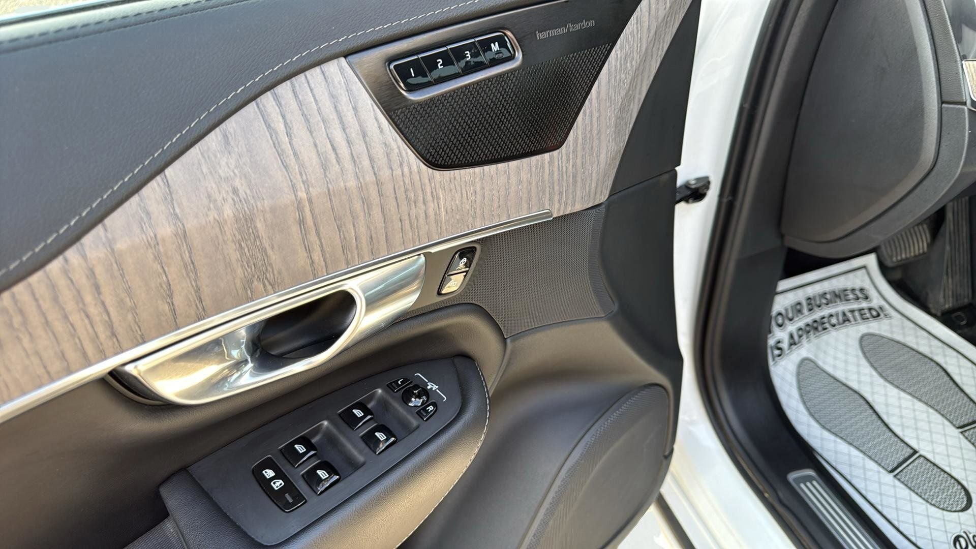 2022 Volvo XC90 T6 Inscription