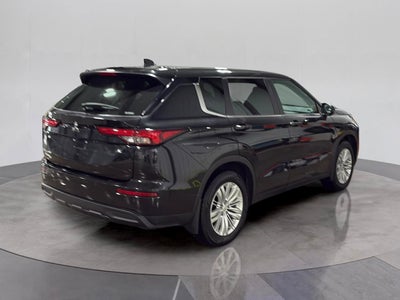 2022 Mitsubishi Outlander ES